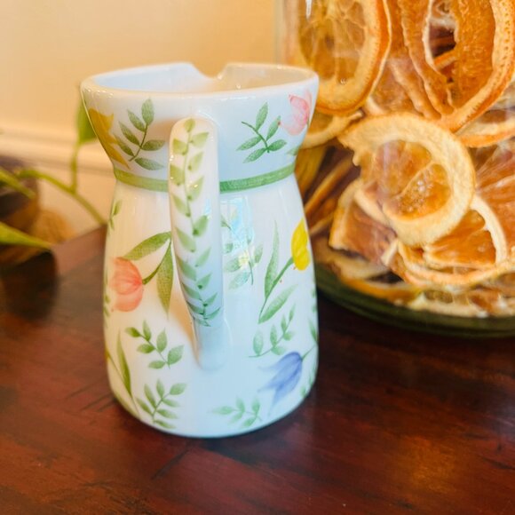 Vintage Creamer Floral Cottagecore Grannycore Tulips Bud Vase Farmhouse Cottage - Picture 3 of 6